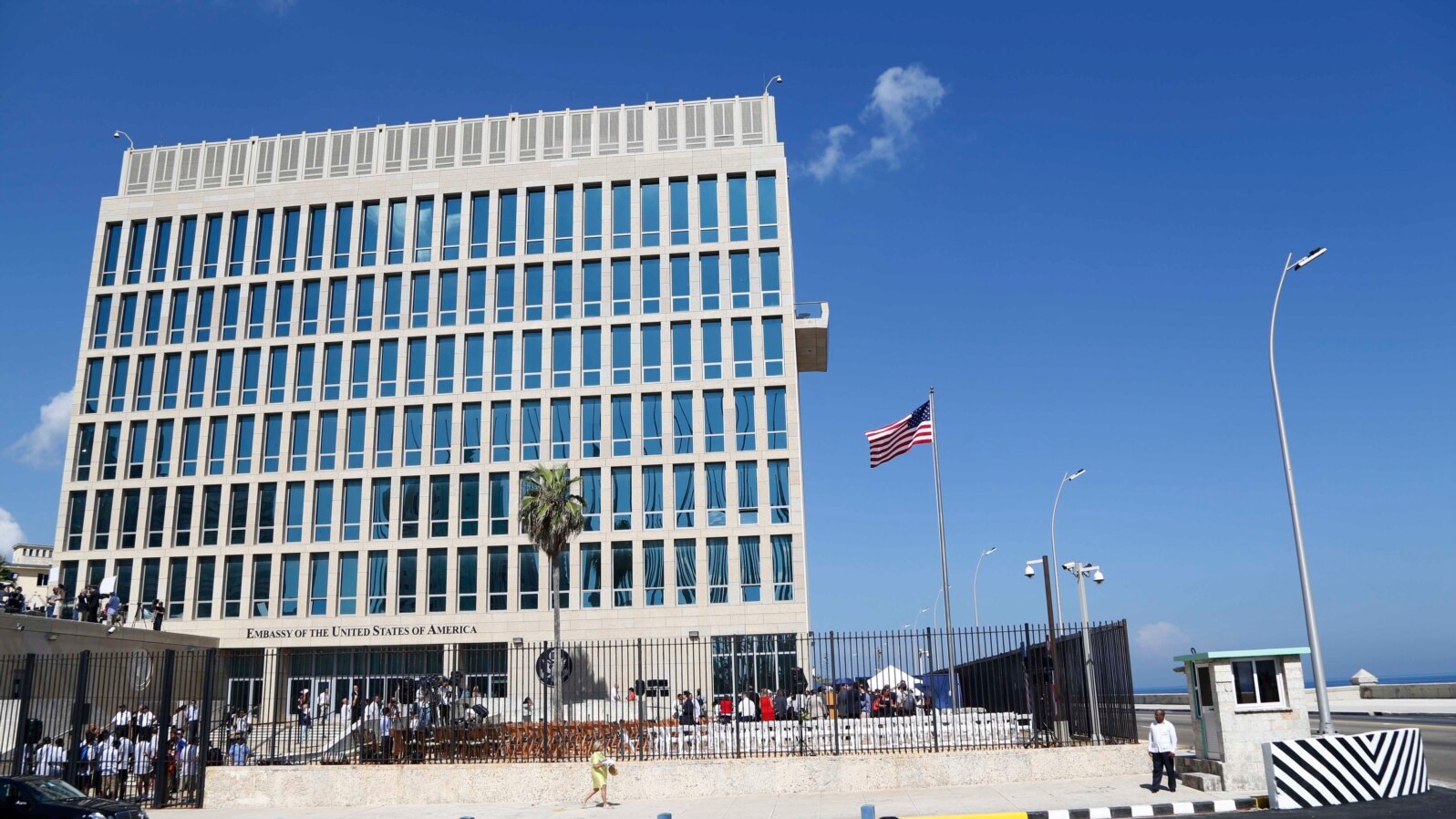 Sede de la Embajada de Estados Unidos en La Habana, Cuba. Foto: AP/Desmond Boylan/Archivo